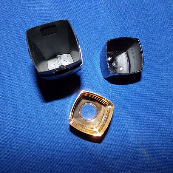 Vintage Authentic Chanel No. 5 Eau de Cologne 1.7 oz Hard Shell Spray Container - Picture 11 of 12